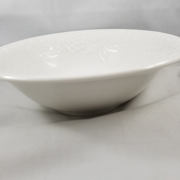Gibson Housewares Flourish White Embossed Rimmed Soup Bowl - Picture 2 of 12
